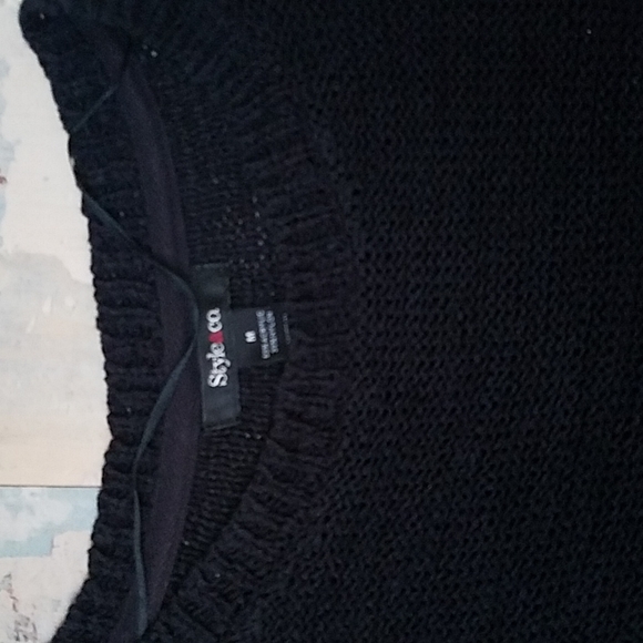 Women's Black loose woven crew neck sweater style & Company size medium - Picture 2 of 3